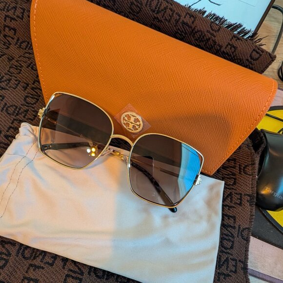 Tory Burch Sunglass Full Set